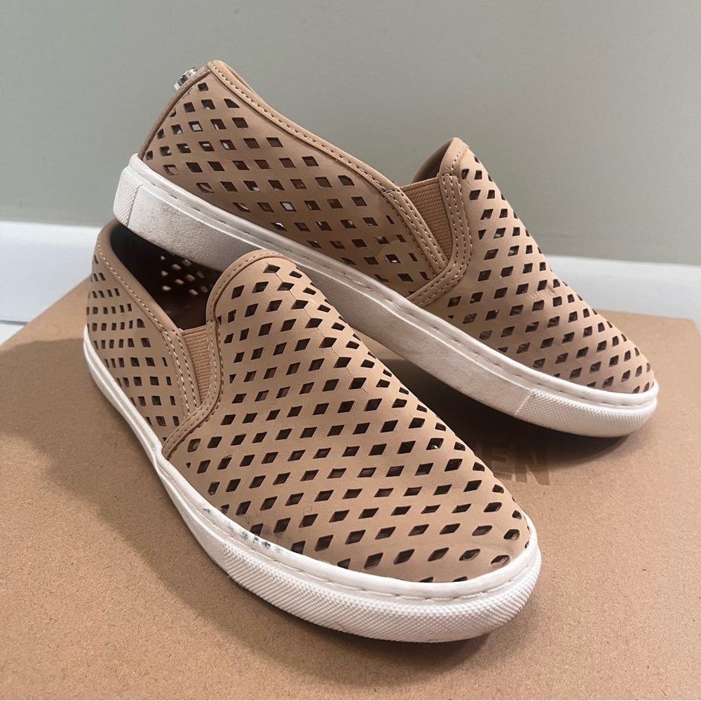 STEVE MADDEN Y2K Preloved Classic Low Rise Slip-On Sneaker Shoes